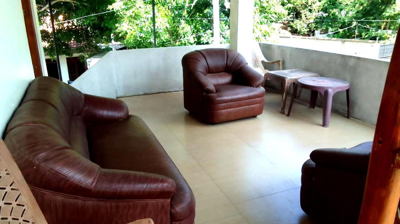 Big House Udawalawe Acomodação com café da manhã Exterior foto